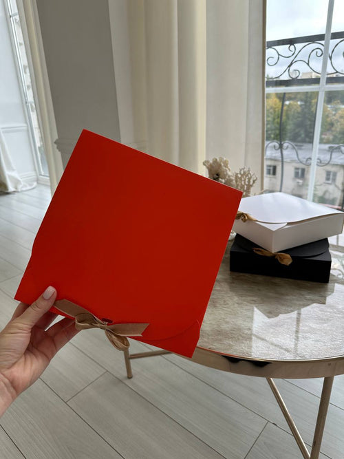 Коробка велика зі стрічкою, Red